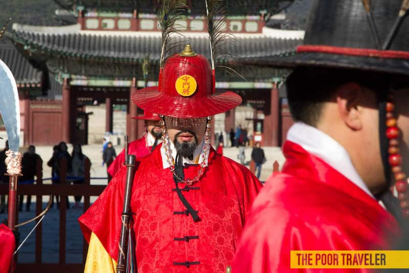 The guards at Gyeongbokgung Palace gate
