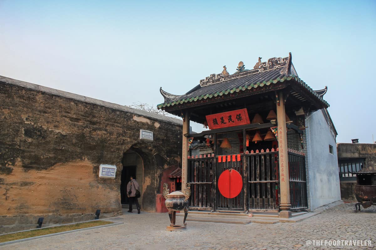Na Tcha Temple, just beside the Ruins