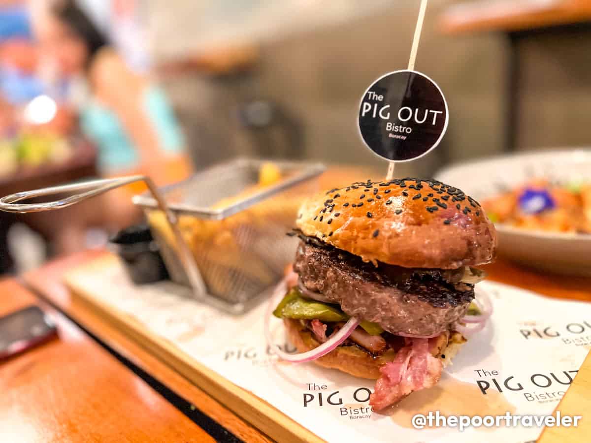 Pigout Bistro mushroom & bacon burger (P658)